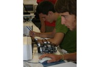 Els estudiants treballen amb robots al Campus Científics d’Estiu a la UPC