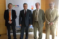 L’alcalde de Salou, Pere Granados i el rector de la UPC, Antoni Giró, signen un conveni de col·laboració
