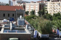 Al terrat de l’edifici D1 del Campus Nord, a l’ETS d’Enginyers de Camins, Canals i Ports de Barcelona, s’hi ha construït aiguamolls.