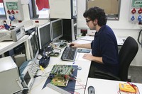 Un investigador a l'Edifici Gaia de Terrassa