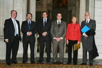 D'esquerra a dreta: el rector de la UPC, Antoni Giró; el rector de la UPF, Josep Joan Moreso; el secretari general d'Universitats del Ministeri d'Educació, Màrius Rubiralta; l'alcalde de Barcelona, Jordi Hereu; la rectora de la UAB, Ana Ripoll i el vicerector de la UB, Carles Carreras.