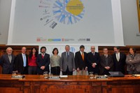 Foto de grup dels rectors i els diferents representants de les universitats que participen en la Xarxa