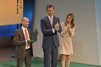 Els prínceps d'Astúries i de Girona entreguen el guardó IMPULSA 2011 a l'investigador Romain Quidant