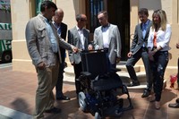 El professor i investigador, Cecilio Angulo, explica com dissenyaran el sistema que proporcionarà més autonomia  a les persones amb discapacitat intel·lectual