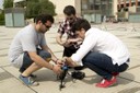 Estudiantat de la UPC que han dissenyat la tecnologia dels 'quadcopters'.