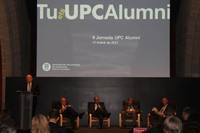 El president d'UPC Alumni, Joan Pi Llorens, presentant als ponents de la taula rodona ‘És l'hora de la indústria’: Josep González, president de PIMEC; Carles Sumarroca, vicepresident de COMSA EMTE, i Antón Costas, catedràtic d’Economia de la UB, així com al moderador, Ramon Aymerich, redactor en cap d'Economia de La Vanguardia.