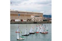 Imatge d'alguns dels velers teledirigits competint a la regata del RC Sailing Challenge 2013.