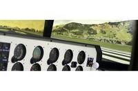 Detall del quadre de comandaments i de la visió de l'exterior i de part del quadre de comandaments des d'una cabina d'avió. 