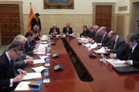 Moment de la signatura entre els consellers i els rectors de les universitats. 