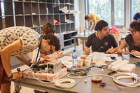 Estudiants resolen un dels problemes proposats en l'edició passada de la competició WEC.