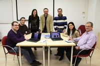 El professor Josep Vidal, del Departament de Teoria del Senyal i Comunicacions, amb l’equip que treballa en el projecte europeu Tucan3G per portar la telefonia mòbil i de banda ampla a zones rurals del Perú