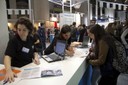 Estudiants a l'estand de la UPC al Saló de l'Ensenyament 2015.