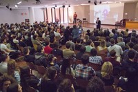 La sala d'actes de l'ETSAB ha acollit el debat sobre el projecte Glòries.