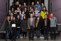 Al centre, el rector Antoni Giró envoltat de representats d'alguns centres i facultats, del Servei d'Esports i d'alguns dels guanyadors i guanyadores de les diverses competicons esportives durant el curs 2011-2012