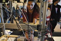 Estudiantat participant en l'edició del Mercat de Tecnologia del Vallès del 2012