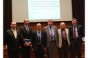 D'esquerra a dreta: Santiago Ordàs, degà de la FNB; Ramon Carbonell, president del Consell Social de la UPC; els guardonats Antonio Isalgué i Antonio Gens; el rector de la UPC, Enric Fossas, i Pedro Díez, director de l'ETSECCPB