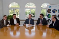 Signatura de l'acord al Rectorat de la UPC