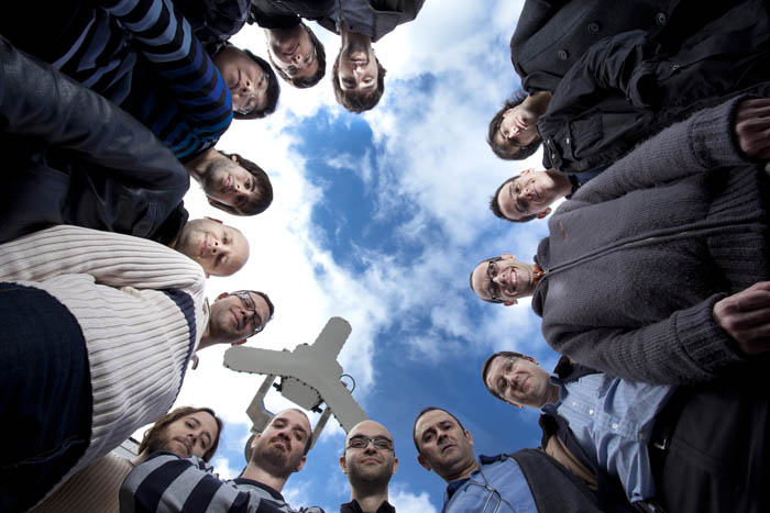 l&rsquo;investigador adriano camps i el seu equip.