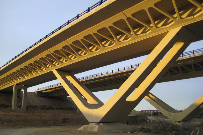pont prefabricat continu de formigó pretesat de la ronda de saragossa.