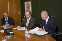 Signatura del conveni entre la UPC i el CBIM.