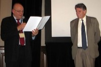 Antoni Gens rep el guardó de la IACMAG.