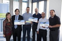 Guanyadors del premi premi EcoEmprenedorXXI. Al mig i d'esquerra a dreta, Ernest Mendoza i Jordi Llorca