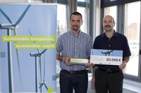 Ernest Mendoza i Jordi Llorca, recollint el premi EcoEmprendedor XXI
