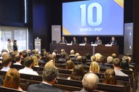 D’esquerra a dreta, Lluís Torner, director de l’ICFO;  Manuel Reyes, alcalde de Castelldefels; Artur Mas, president de la Generalitat de Catalunya; Antoni Giró, rector de la UPC; i Daniele Perico, degà del cos consular i cònsol general d’Itàlia